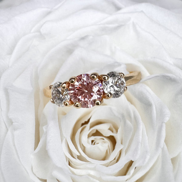 Bague trinité avec diamant rose