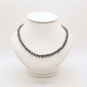 Collier de perles noires #1